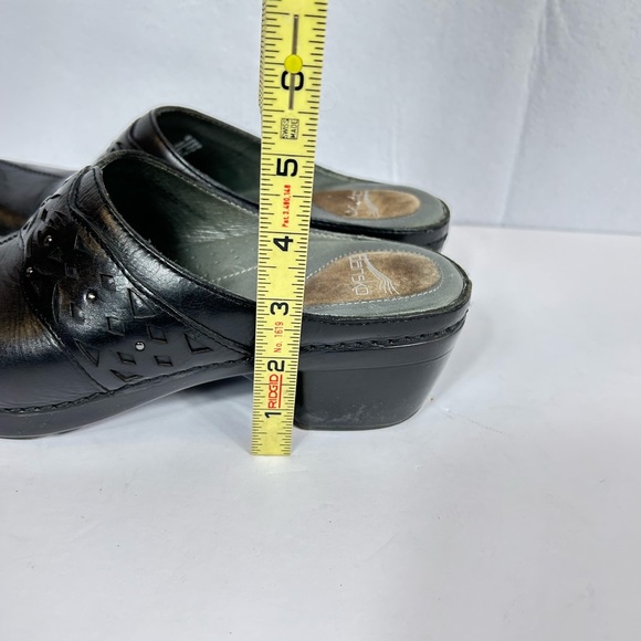 Dansko Hailey  Black Scalloped Leather Studded Clogs Mules Women’s Size 9.5 - Picture 9 of 12